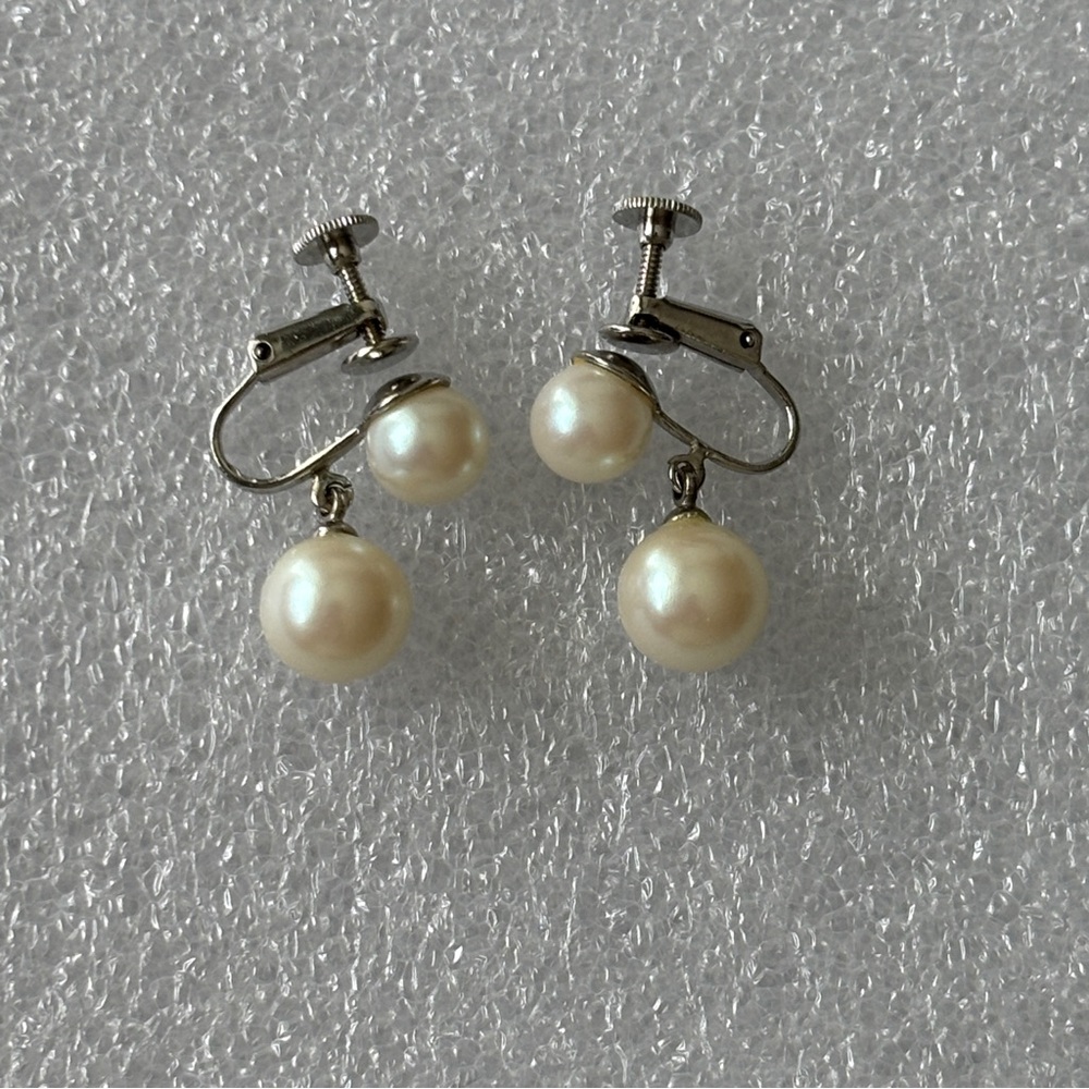 Vintage 60s Pearl Silvertone Screw Back Earrings Classic Clip-On Glam